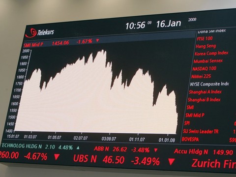 La Bourse suisse creuse ses pertes à l'approche de la mi-journée