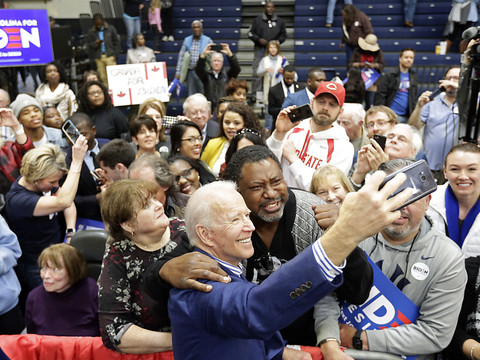 Primaires démocrates: Biden remporte la Caroline du Sud