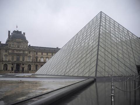 Le Louvre fermé, du personnel inquiet invoque son droit de retrait