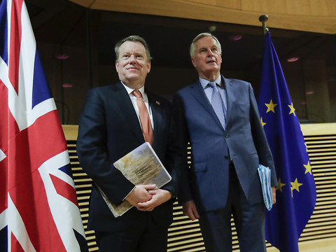 Coup d'envoi de discussions sous tension entre Londres et l'UE