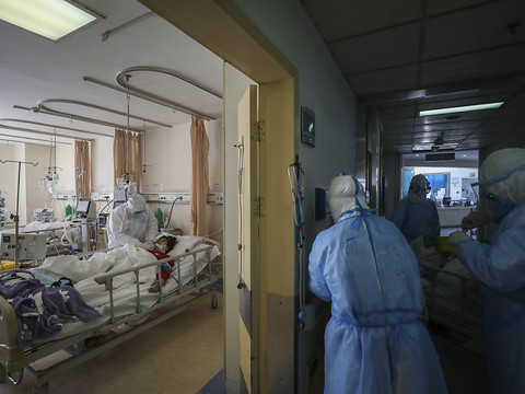 Chine: 30 morts, hausse des contaminations et des cas importés