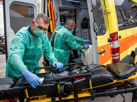 Le gouvernement mobilise l'armée dans la lutte contre le virus