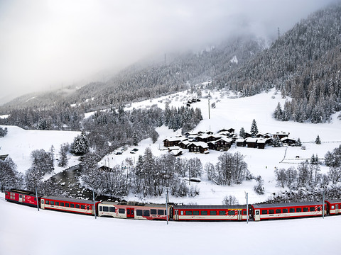 Stadler a signé une grosse commande avec Matterhorn Gotthard Bahn