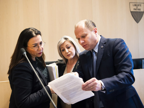 Vaud ferme ses écoles et ses lieux de divertissement