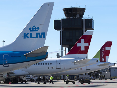 La compagnie aérienne KLM va supprimer jusqu'à 2000 emplois
