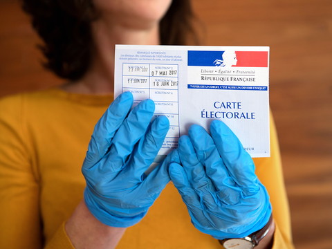 Municipales: une abstention record, incertitudes sur le second tour