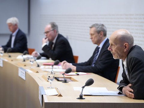 Plus de 8000 cas de Covid-19, hausse des demandes de chômage partiel