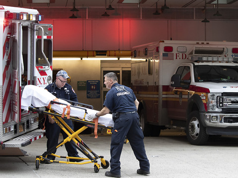 Le Covid-19 a fait plus de 1000 morts aux Etats-Unis