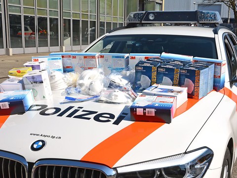Covid-19: nouvelles arrestations pour des masques au prix multiplié