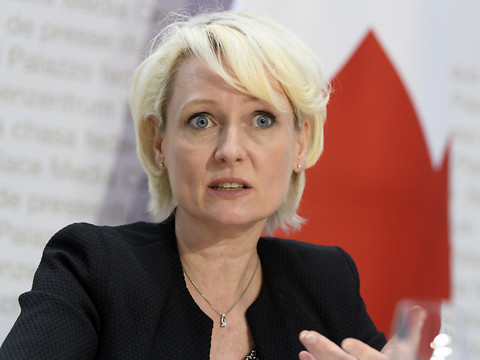 Le Parlement doit maintenir sa session, estime Isabelle Moret