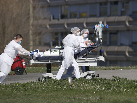 Coronavirus: nouvelles évacuations de patients du Grand Est