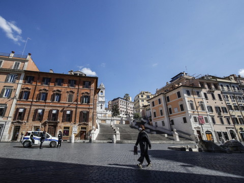 Italie: la progression du virus poursuit son timide ralentissement