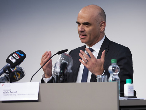 Alain Berset appelle les Suisses à résister au beau temps en avril