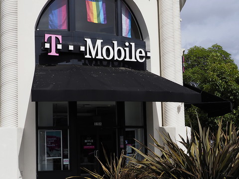 Télécoms: T-Mobile et Sprint ont enfin fusionné