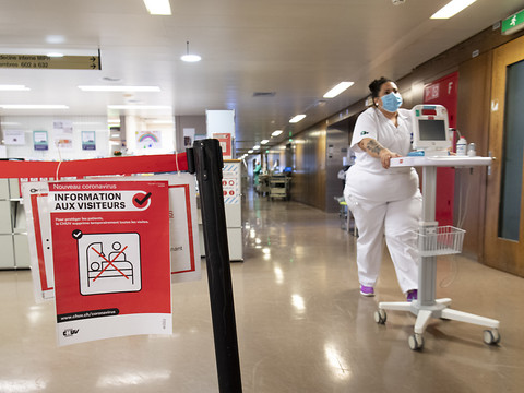 La Suisse enregistre un millier de nouveaux cas de Covid-19