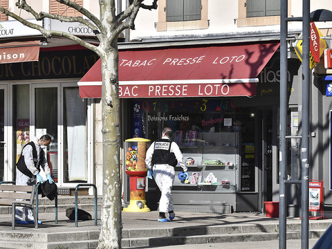 Deux morts dans une attaque au couteau d'inspiration terroriste
