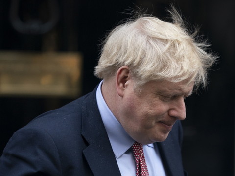 Boris Johnson admis aux soins intensifs