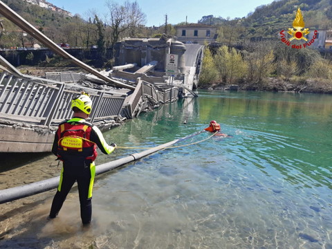 Un pont d'ordinaire très fréquenté s'écroule: un blessé