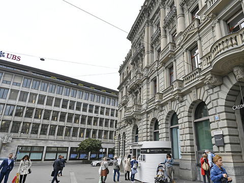 UBS et Credit Suisse vont payer le dividende en deux tranches