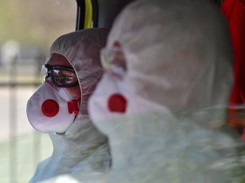 Le monde cherche des réponses concertées contre le coronavirus