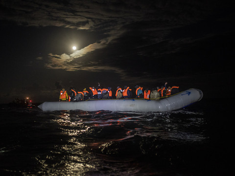 Inquiétudes pour des dizaines de migrants disparus en Méditerranée