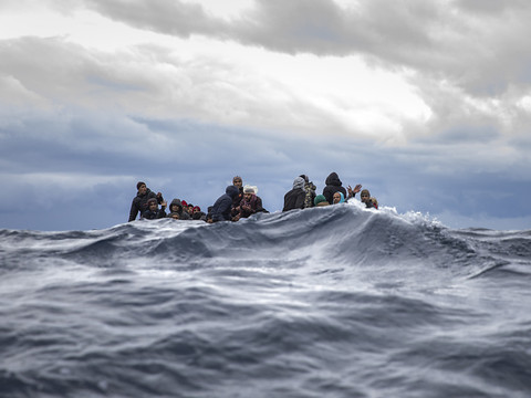 Naufrage d'un bateau de migrants: démenti des garde-côtes italiens