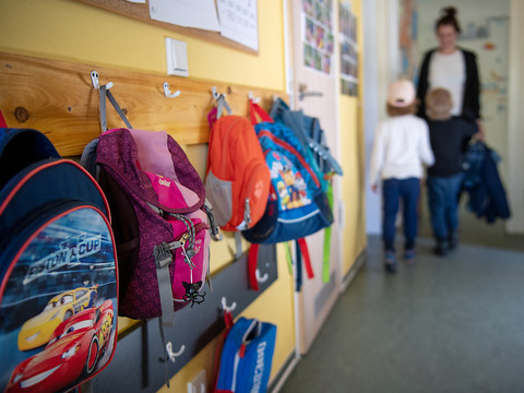 Une commission du National veut 100 millions pour les crèches