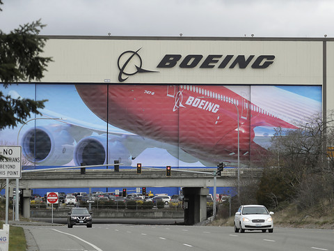 Etats-Unis: Boeing va reprendre la production des avions civils