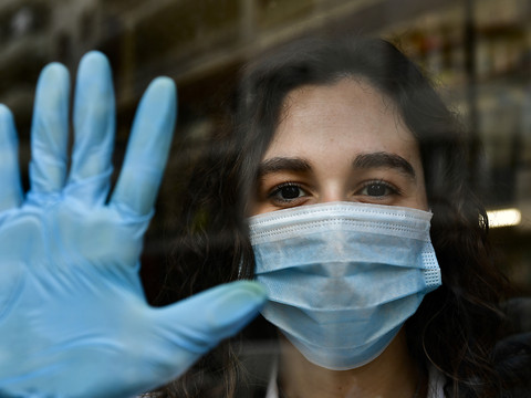 Coronavirus: environ 160'000 morts, Pâques orthodoxes confinées