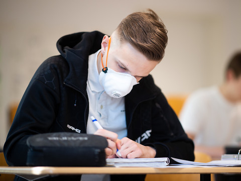 Vers une annulation des écrits de maturité avec des exceptions