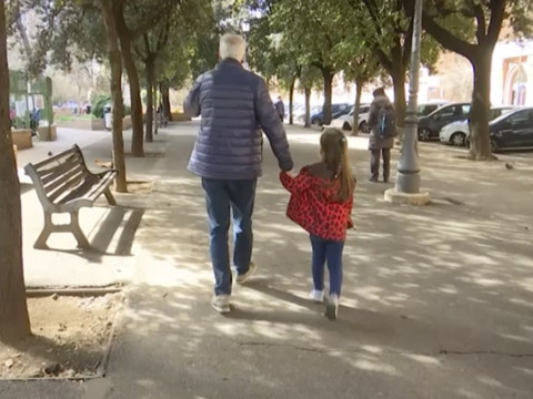 Les grands-parents peuvent à nouveau étreindre leurs petits-enfants