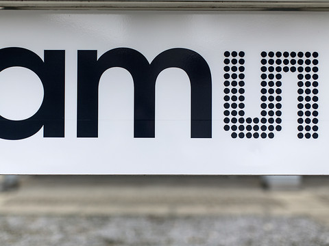 AMS creuse ses pertes mais surprend en bien au premier trimestre