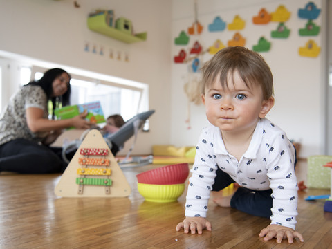 Bambins en garderie: un retour sous surveillance