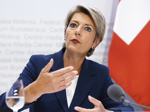 Keller-Sutter: le Conseil fédéral aurait pu mieux communiquer