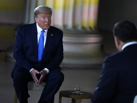Vaccin, économie: Trump, en mode campagne, martèle son optimisme