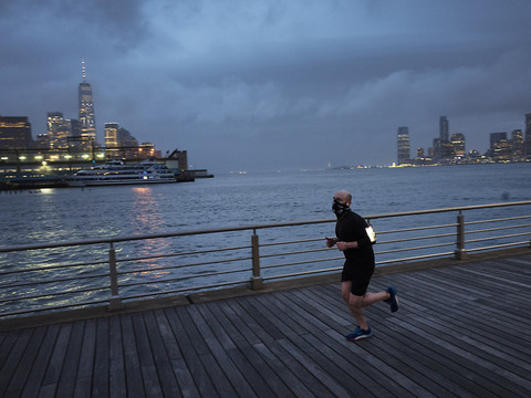 Un Suisse sur deux davantage stressé durant le confinement