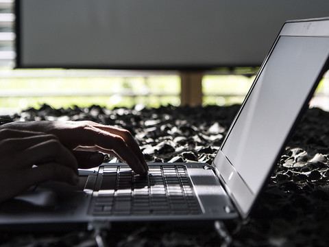 Premiers recours à des logiciels mouchards