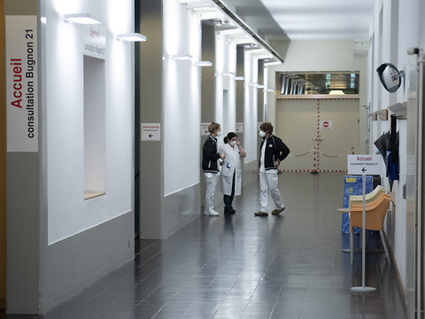 Le nombre de nouveaux cas de coronavirus remonte légèrement