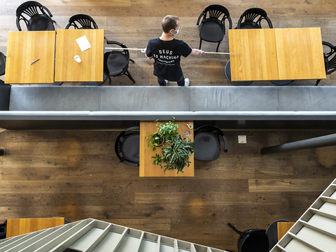 Les salles de classe et les restaurants rouvrent leurs portes