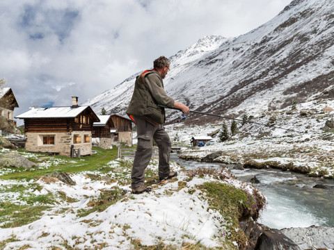 Retour des flocons de neige qui profitent d'un front froid