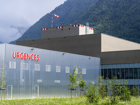 Hôpital Riviera-Chablais: aide urgente approuvée non sans colère