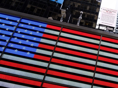 Etats-Unis: le bilan journalier repart à la hausse avec 1900 morts