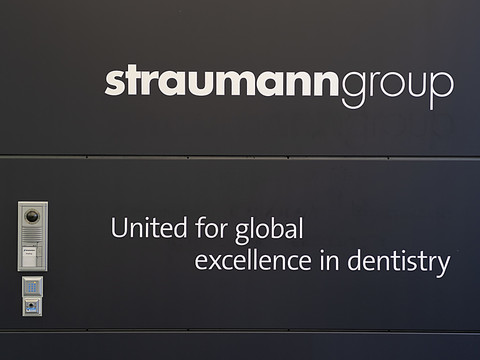 Straumann réduit ses coûts en réaction à la baisse des revenus