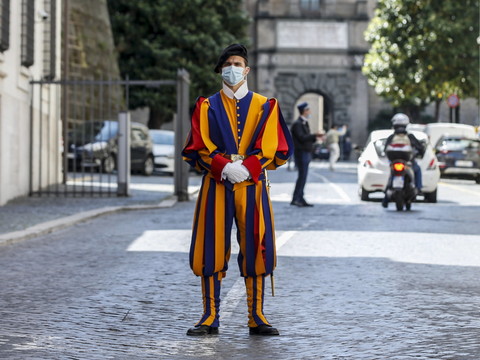 Rome accélère un peu le déconfinement et rouvre presque tout lundi