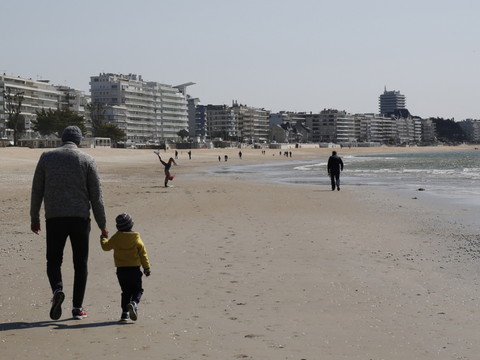 Premier week-end déconfiné en France