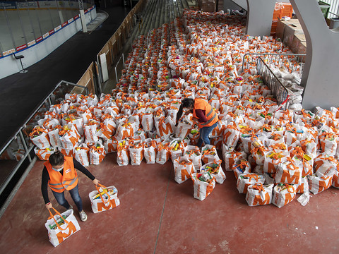 De plus en plus de monde à la distribution alimentaire à Genève