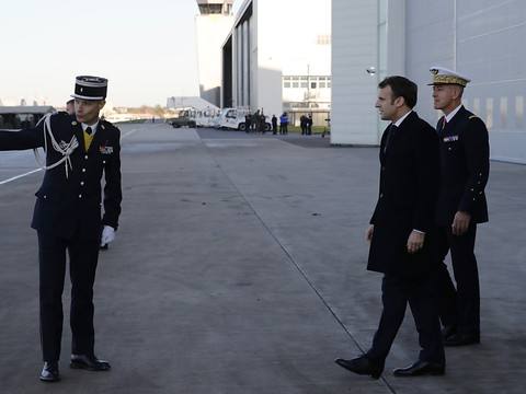 Macron honore de Gaulle et 