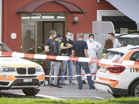 Giubiasco (TI): un ex-policier abat deux personnes et se suicide