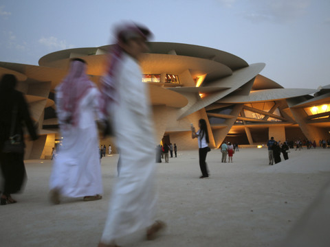 Jusqu'à 3 ans de prison pour non-port du masque au Qatar