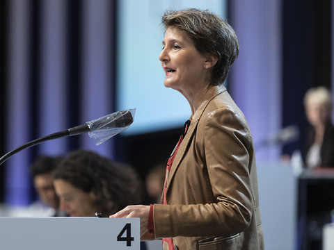 Covid: la Suisse travaille à une coalition d'Etats de chaque région